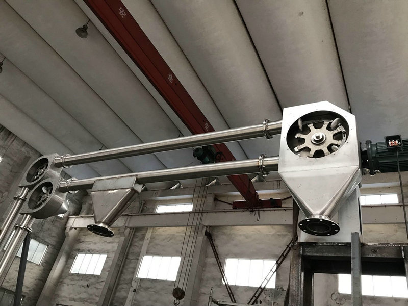 管鏈輸送機應用于精細化工、農藥礦石、建筑材料、食品工業等領域